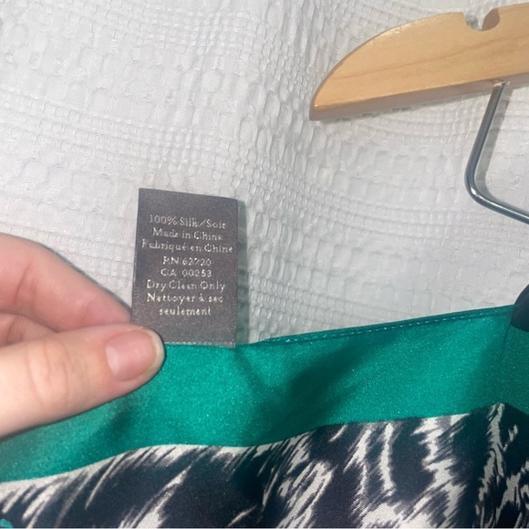 Vince Camuto silk scarf - Picture 3 of 5